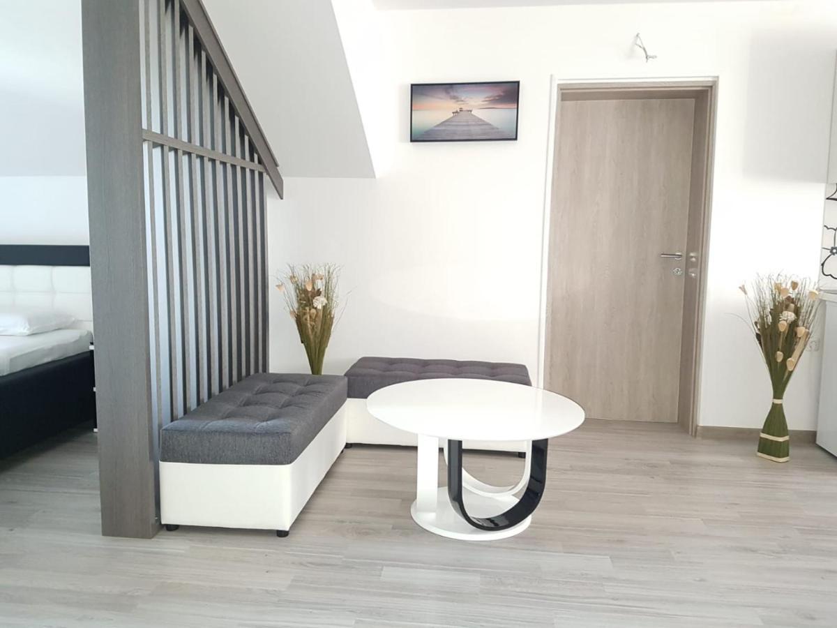 Apartmani Brigita Korenica Exterior photo