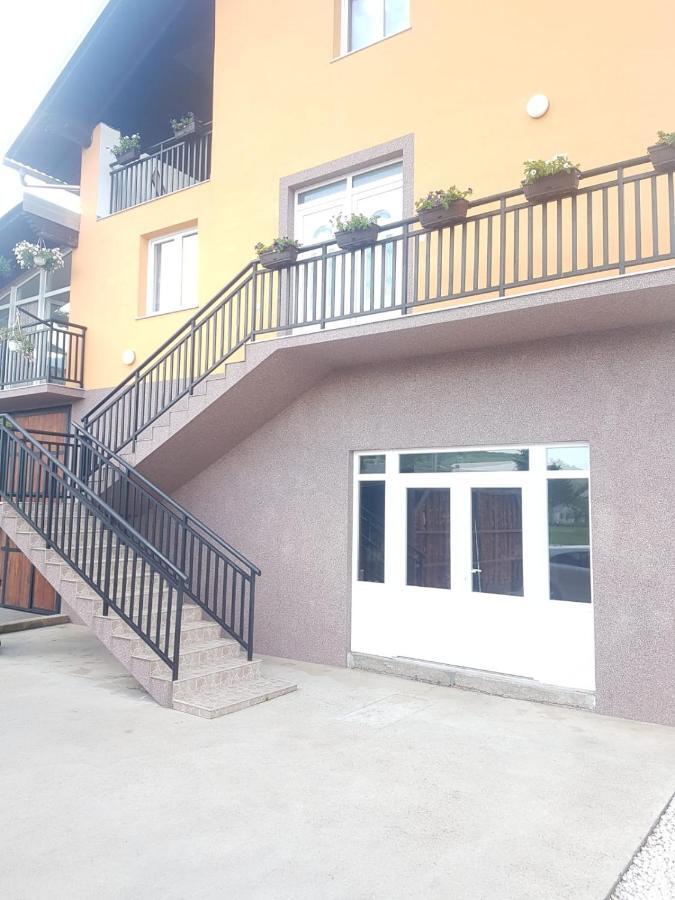 Apartmani Brigita Korenica Exterior photo